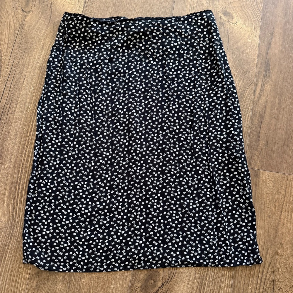 Aeropostale Midi Skirt Womens Small Black Floral Side Slit Crochet Trim Rayon